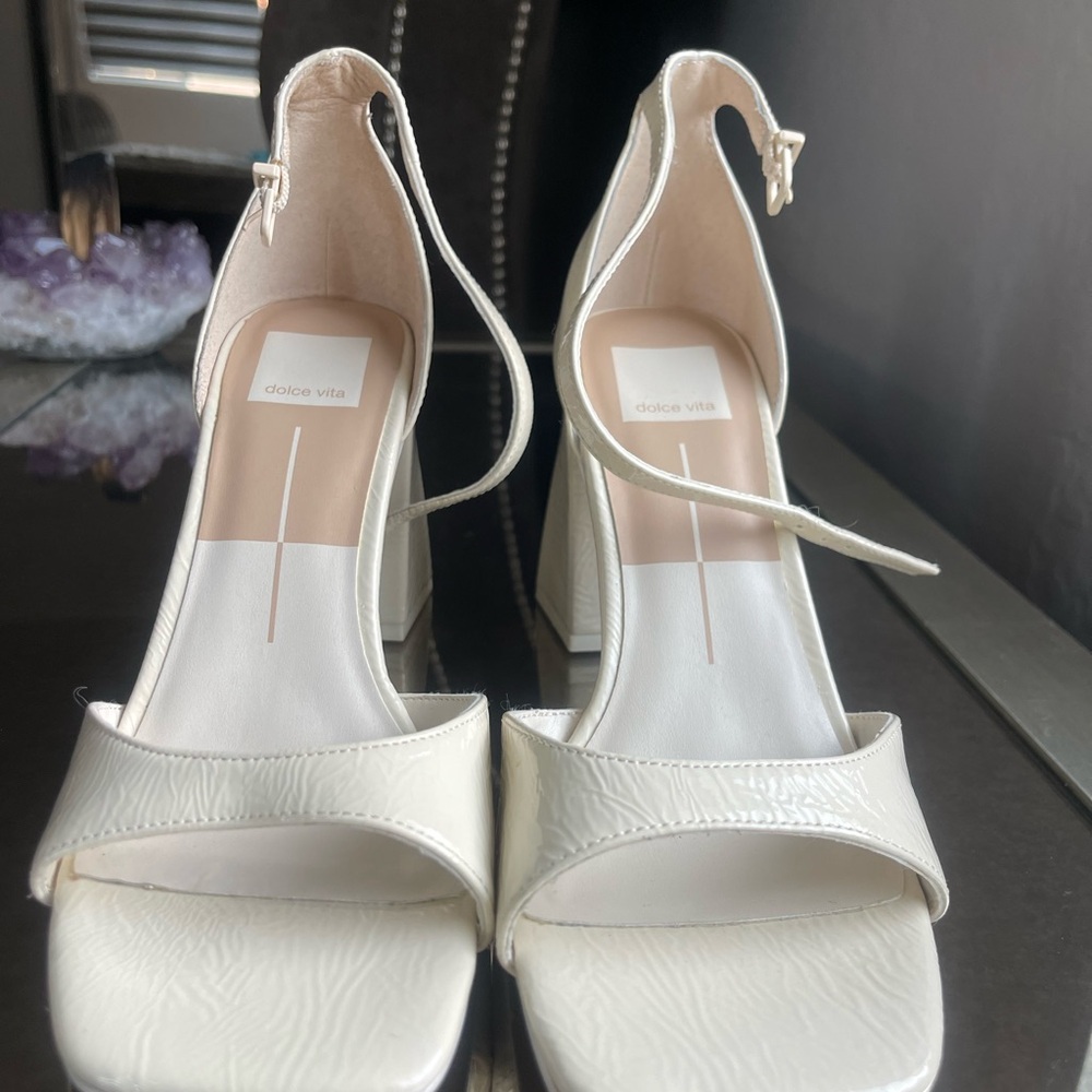 Dolce Vita Cream Heels Classic Pointed-Toe Design (new)